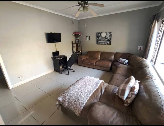 3 BEDROOM HOUSE FOR SALE IN ASHLEY